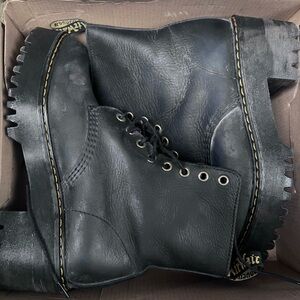 Dr. Martens Shriver Hi Black Leather Heeled Platform Boots